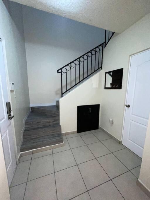Casa Eliseos, A 5 Minutos De La Linea Fronteriza Villa Nogales  Dış mekan fotoğraf
